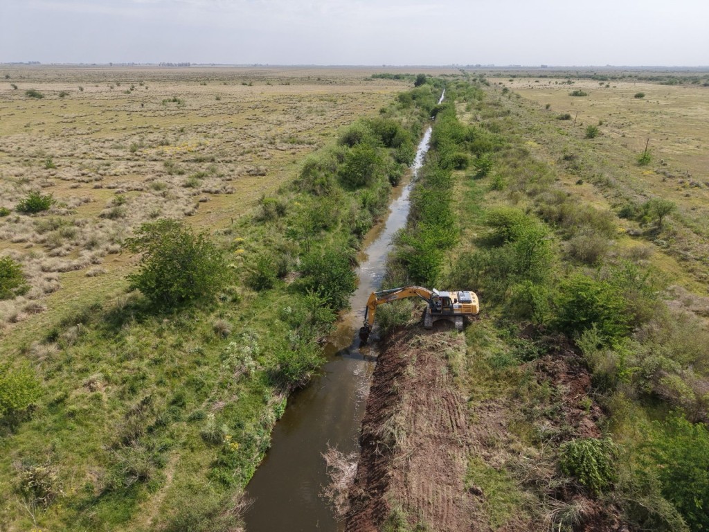 Mejor preparados ante El Ni&ntilde;o: la gesti&oacute;n de Pullaro adjudic&oacute; las obras de limpieza de 12 canales troncales
