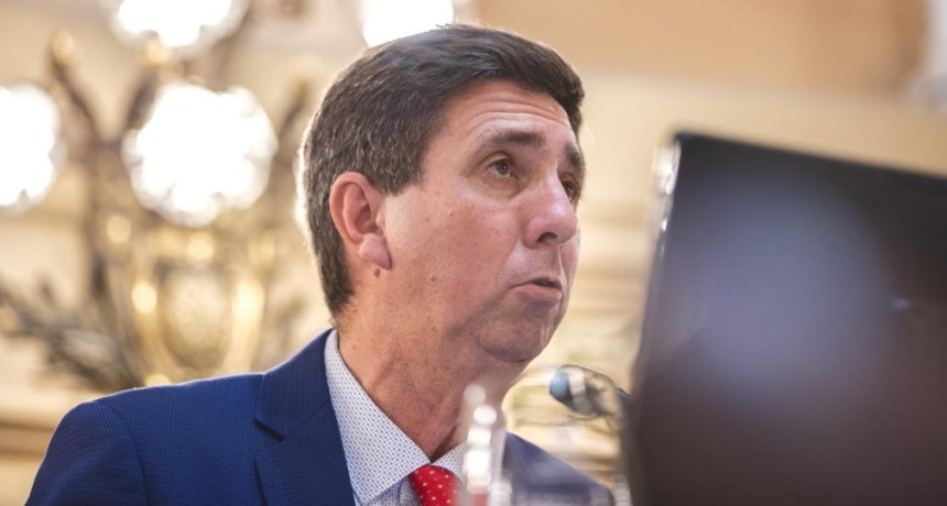 El Senado dio media sanci&oacute;n a la creaci&oacute;n de la L&iacute;nea 135 para la prevenci&oacute;n del suicidio en Santa Fe