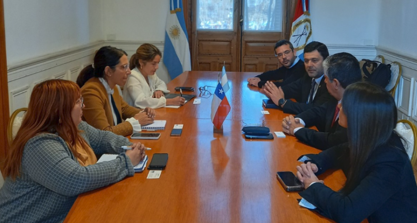 La Provincia acuerda acciones de cooperaci&oacute;n en seguridad con la embajada de Chile