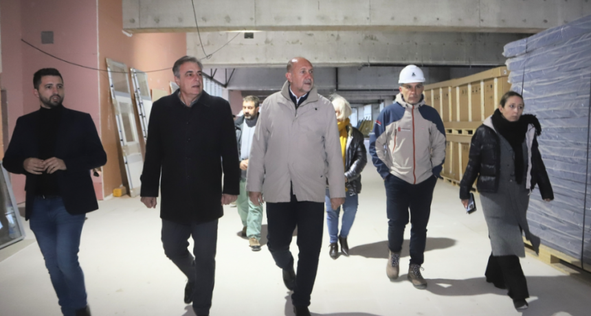 Perotti supervis&oacute; el avance de las obras que se realizan en el Hospital de Rafaela
