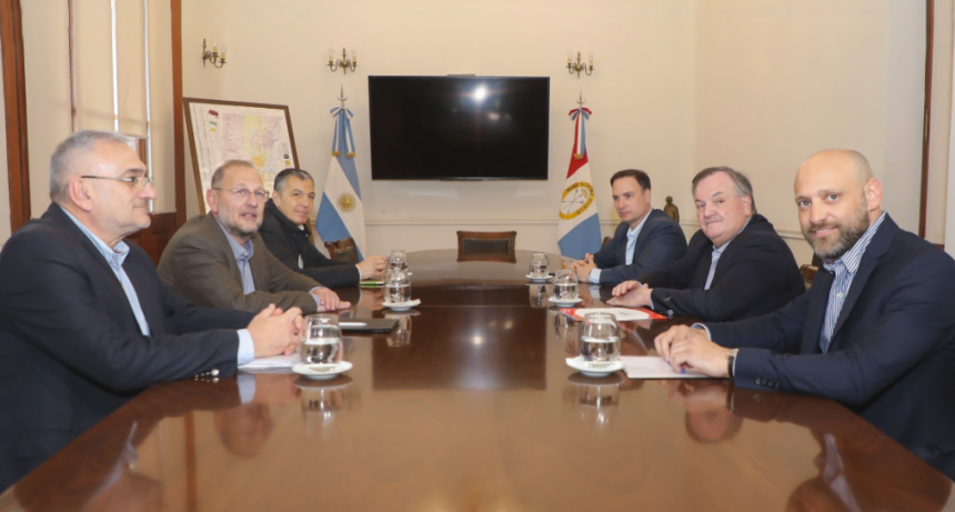 Se realiz&oacute; la primera reuni&oacute;n de transici&oacute;n del gobierno provincial