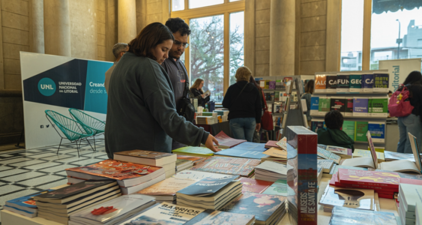 La Feria del Libro de Santa Fe inaugur&oacute; su edici&oacute;n 2023 con una masiva asistencia del p&uacute;blico