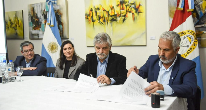El ministro Filmus firm&oacute; en Santa Fe un convenio para la construcci&oacute;n de un Centro de Transferencia Tecnol&oacute;gica