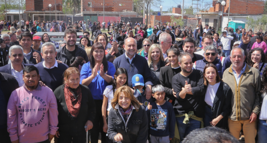 Perotti encabez&oacute; el anuncio de obras de urbanizaci&oacute;n integral en el barrio Los Pumitas en Rosario