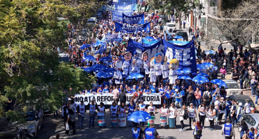 Reforma jubilatoria: los gremios se concentraron en rechazo del proyecto del gobierno provincial