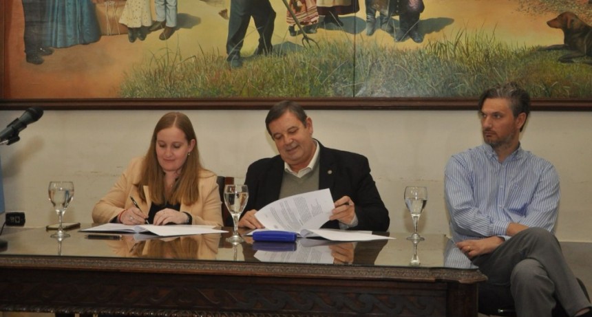 Nueva Oportunidad: Provincia firm&oacute; un convenio con la UNL para capacitaciones