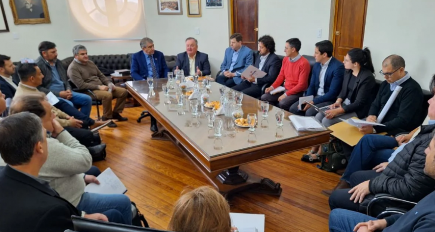 Distintas &aacute;reas gubernamentales evaluaron acciones referidas al &ldquo;Proyecto de Desarrollo Tur&iacute;stico Integral de Laguna La Verde&rdquo;
