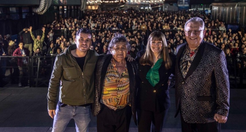 Con la presentaci&oacute;n del libro de Los Palmeras, culmin&oacute; una exitosa edici&oacute;n de la Feria del Libro Rosario