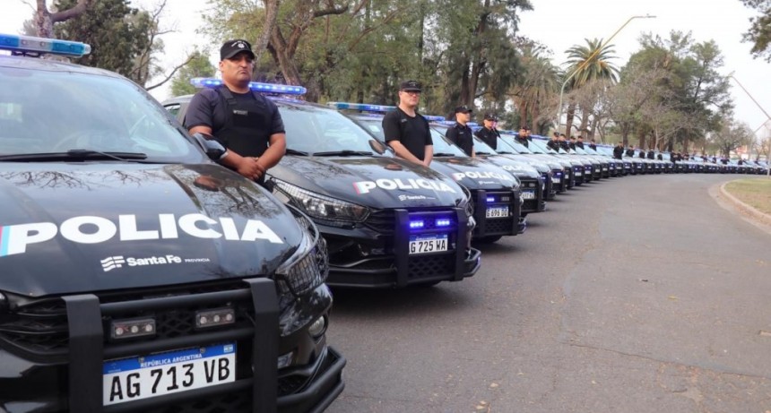 Provincia entreg&oacute; en Santa Fe 166 patrulleros, 66 motos y 2 minibuses para el departamento La Capital