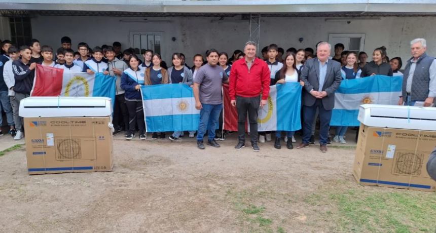 En Suardi, Villa Trinidad, Capivara y Soledad 17 instituciones recibieron apoyo gubernamental del Senador Michlig