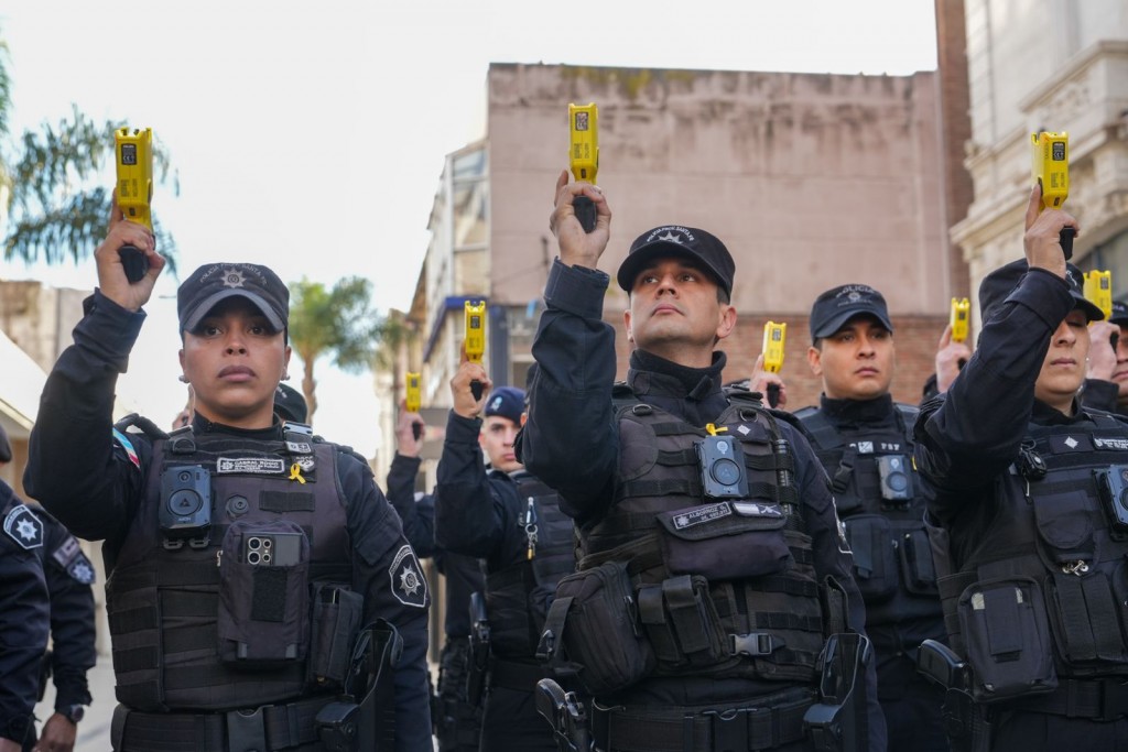 Scaglia en la entrega de Taser a la Policía: “Santa Fe tiene el modelo de seguridad que va a mirar la Argentina