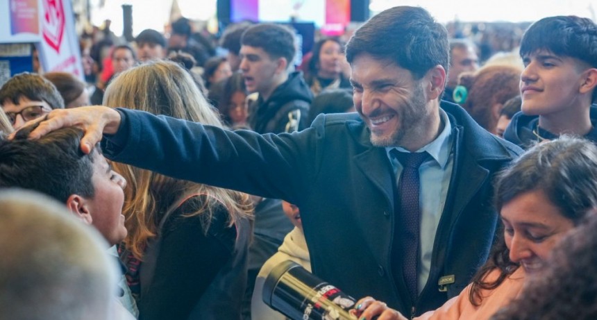 Pullaro destac&oacute; &ldquo;la iniciativa e innovaci&oacute;n de alumnos y docentes&rdquo; en la Feria de Comunidades de Aprendizajes