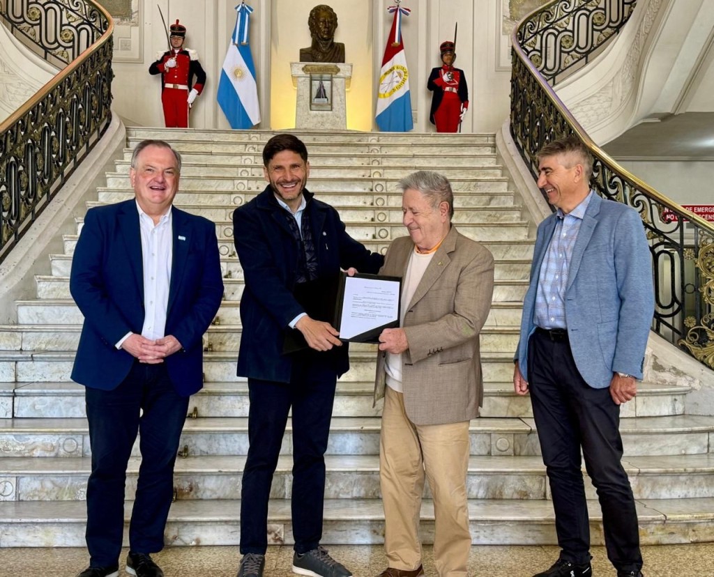 El gobernador Pullaro recibi&oacute; al expresidente Eduardo Duhalde