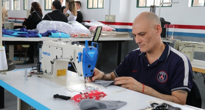 La provincia reabri&oacute; el Taller de Sastrer&iacute;a de la c&aacute;rcel de Coronda
