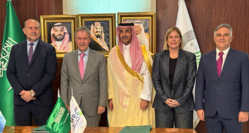 Perotti y Schiaretti firmaron un pr&eacute;stamo con el Fondo Saud&iacute; para otro tramo del Acueducto Santa Fe-C&oacute;rdoba
