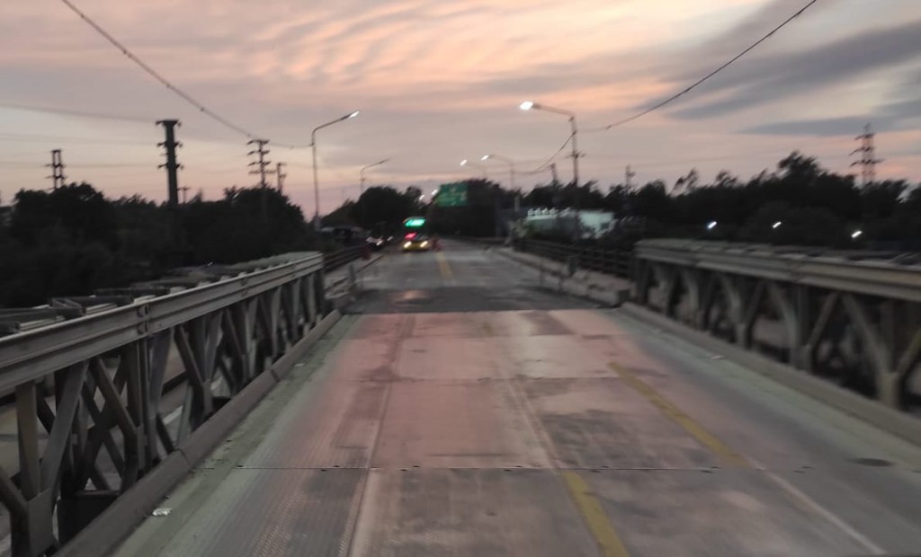 Se habilitó el paso de vehículos autorizados por el Puente Carretero