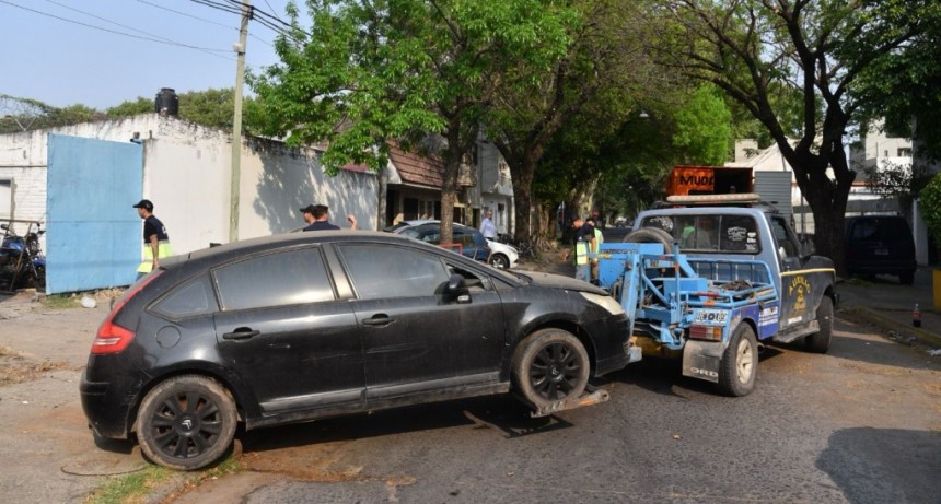 Provincia retir&oacute; 40 autos, 60 motos y 100 bicicletas de la seccional 15&ordf; de Rosario