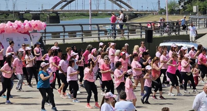 Santo Tom&eacute; se visti&oacute; de rosa para concientizar sobre el c&aacute;ncer de mama