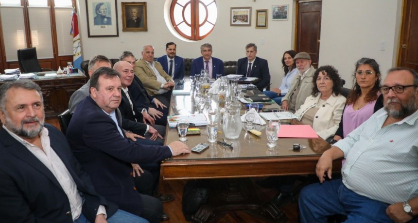Paritarias: Provincia ofreci&oacute; 12 % de recomposici&oacute;n salarial para los &uacute;ltimos tres meses del a&ntilde;o