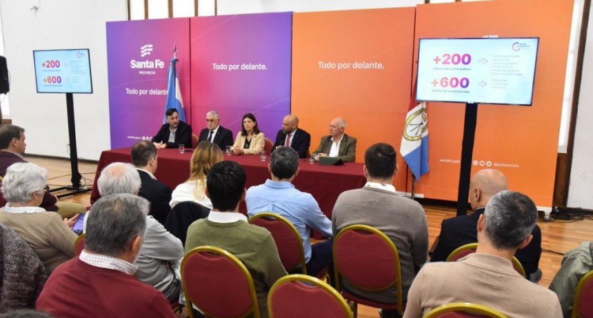 Eficiencia en el Estado: Santa Fe busca bajar costos en compras y sienta a empresas privadas con el sector p&uacute;blico