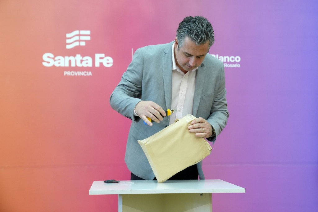 Con una inversión de $ 17.000 millones, Provincia comprará 3.000 pistolas semiautomáticas y 11.800 chalecos antibala