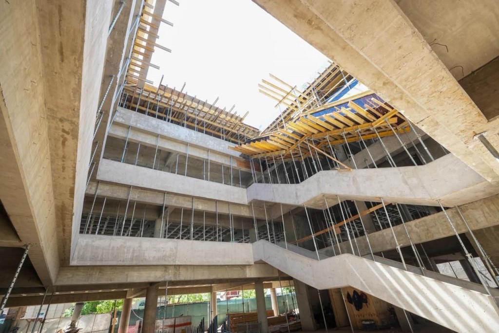 Scaglia recorrió el avance del nuevo edificio del Instituto 8: “Es una prioridad para la ciudad de Santa Fe”