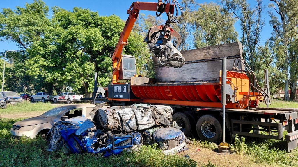 Provincia comenzó a compactar los vehículos alojados en el predio de la PDI en Recreo