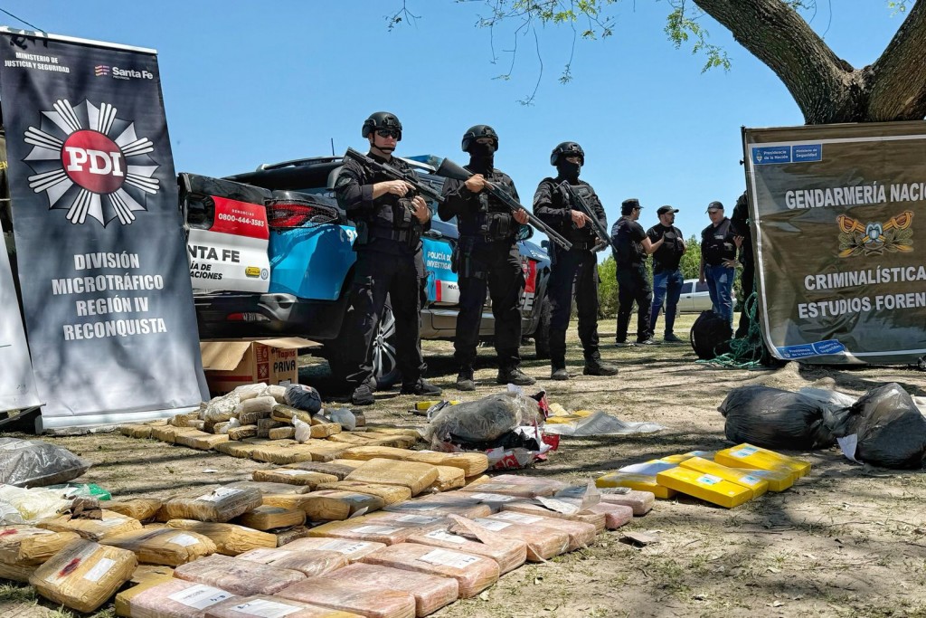 A los narcos se les puede ganar: Pullaro y Scaglia participaron de una histórica quema de drogas en el norte provincial