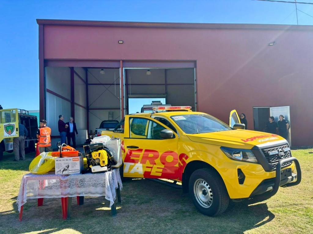 Cuatro localidades suman nuevas camionetas para combatir incendios y proteger la biodiversidad