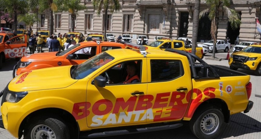 Scaglia encabez&oacute; la entrega de camionetas y equipamiento para combatir incendios y proteger la biodiversidad