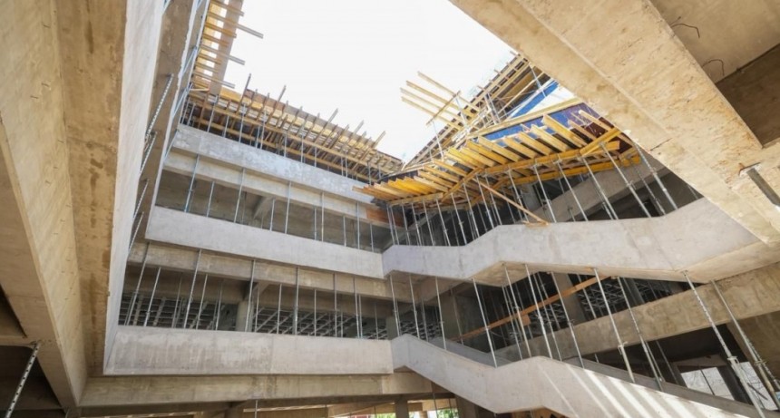 Scaglia recorri&oacute; el avance del nuevo edificio del Instituto 8: &ldquo;Es una prioridad para la ciudad de Santa Fe&rdquo;