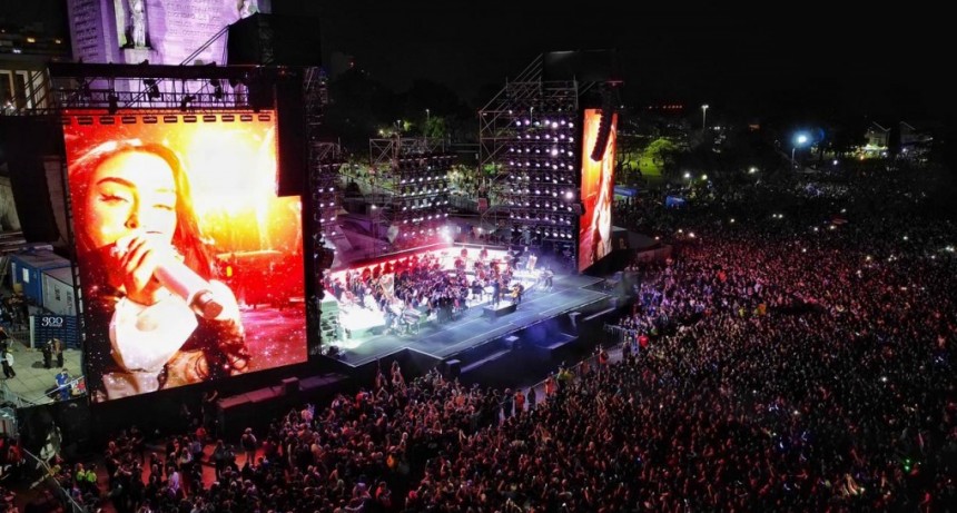 Tricentenario de Rosario: 250 mil personas vivieron el hist&oacute;rico show de Nicki Nicole y Baglietto al pie del Monumento a la Bandera