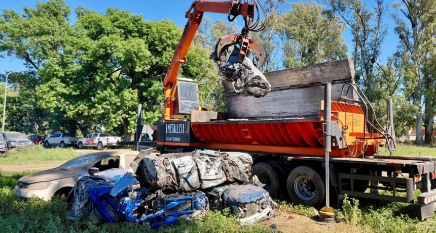 Provincia comenz&oacute; a compactar los veh&iacute;culos alojados en el predio de la PDI en Recreo