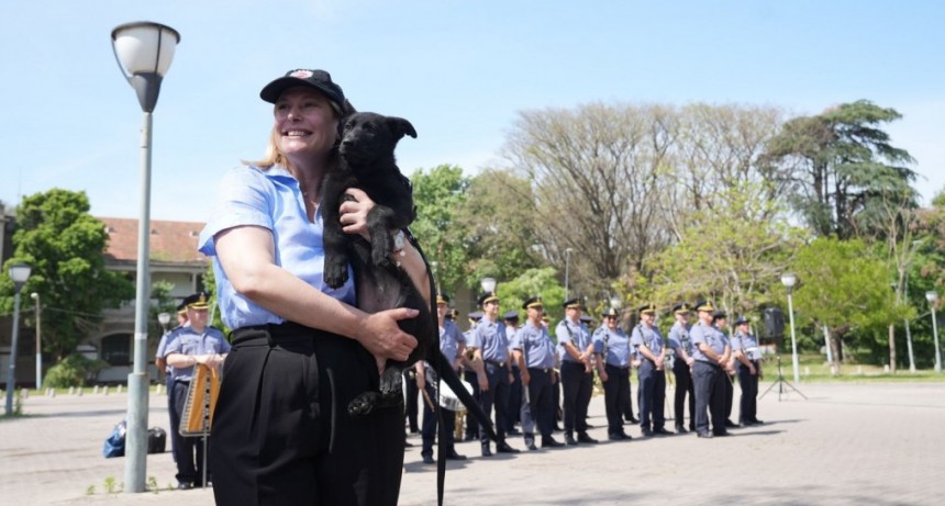 Canes policiales: Scaglia particip&oacute; del retiro de un perro y la incorporaci&oacute;n al servicio de otros dos