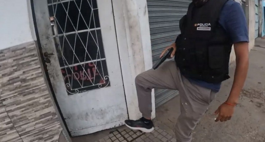 Rosario: impactante allanamiento con drone termina con dos detenidos por venta de drogas en Zona Cero