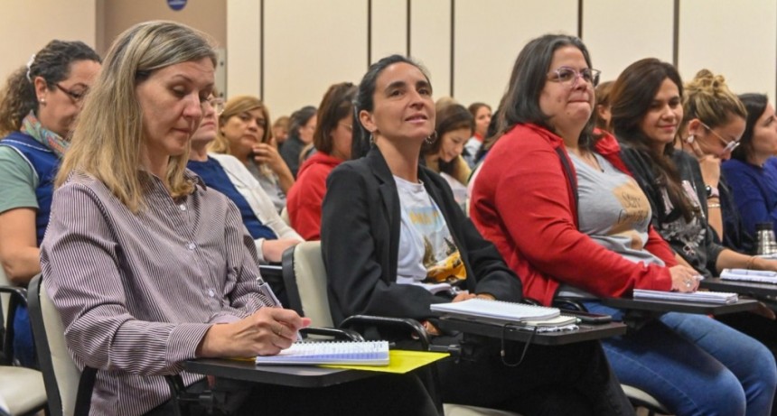 Plan Ra&iacute;z: m&aacute;s de 7 mil docentes y directivos participaron de las instancias de formaci&oacute;n y capacitaci&oacute;n en alfabetizaci&oacute;n