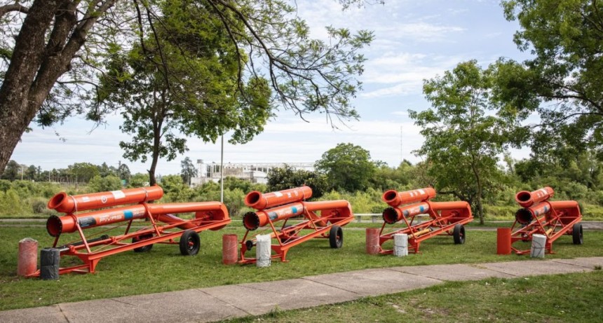 Fen&oacute;meno de El Ni&ntilde;o: Provincia entreg&oacute; cuatro bombas extractoras de agua en el norte santafesino