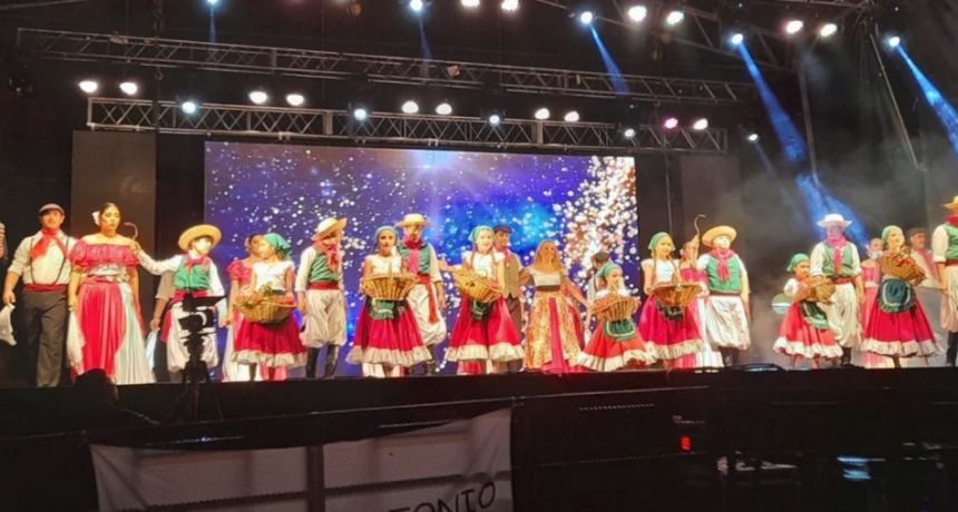 Miles de personas disfrutaron la Fiesta Nacional de la Frutilla en Coronda