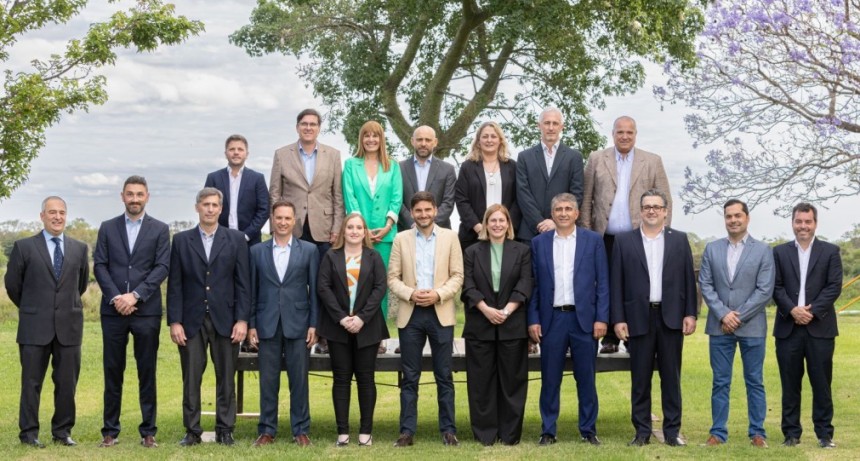 Maximiliano Pullaro reuni&oacute; a su futuro Gabinete en Cayast&aacute;