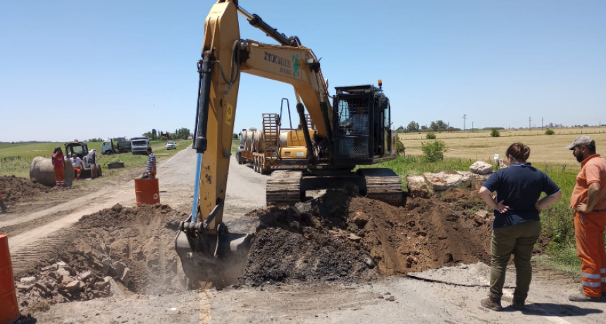 Vialidad Provincial repar&oacute; el socav&oacute;n en la banquina de la Ruta 13, en cercan&iacute;as de San Jorge