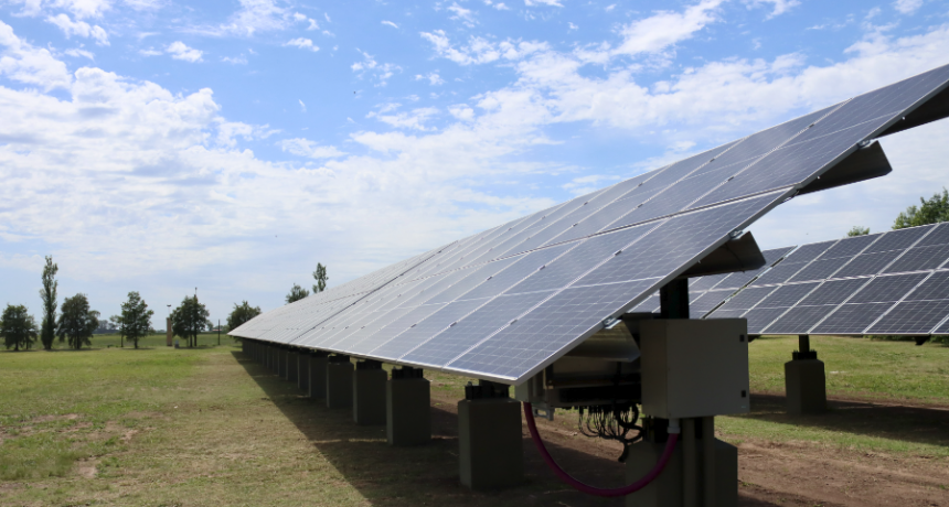 La Provincia inaugur&oacute; la primera planta fotovoltaica colaborativa en un barrio privado de Ybarlucea