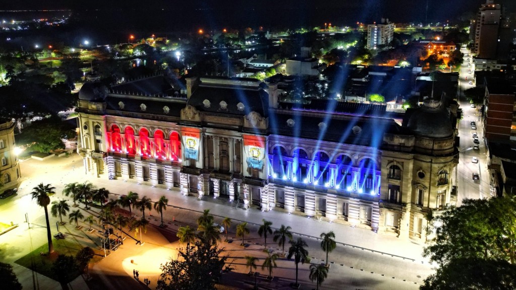 Con mapping, luces, antorchas y música, Provincia celebra al Brigadier en el cierre de la Semana Invencible