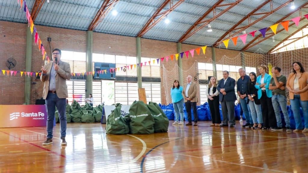 “Santa Fe en Movimiento”: se entregaron kits deportivos a más de 500 instituciones educativas de la Región IV