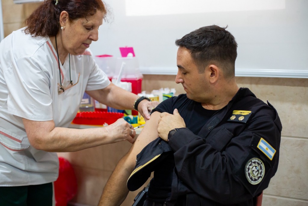 Objetivo Dengue: Provincia amplía la vacunación a fuerzas federales y a quienes tuvieron la enfermedad