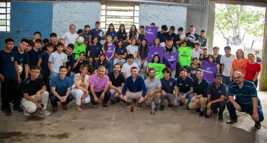 Provincia don&oacute; 20 bicicletas y elementos deportivos a la Escuela de Educaci&oacute;n T&eacute;cnico Profesional N&ordm; 459 de P&eacute;rez