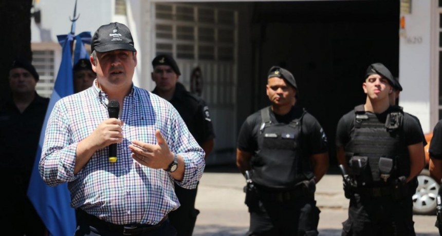 La Provincia entreg&oacute; m&aacute;s m&oacute;viles policiales en el departamento Castellanos