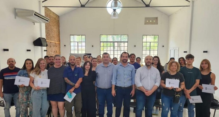 Weiss Ackerley hizo entrega de los cr&eacute;ditos del &ldquo;Banco Solidario&rdquo;