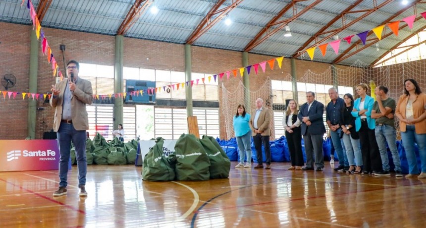 &ldquo;Santa Fe en Movimiento&rdquo;: se entregaron kits deportivos a m&aacute;s de 500 instituciones educativas de la Regi&oacute;n IV