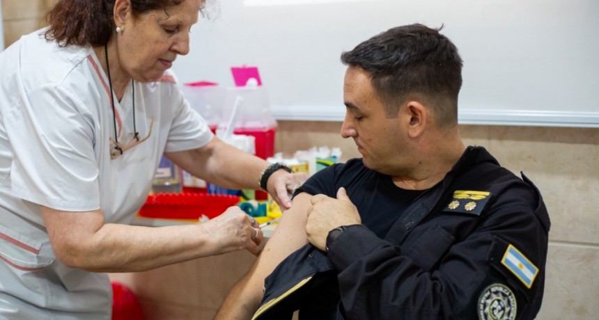 Objetivo Dengue: Provincia ampl&iacute;a la vacunaci&oacute;n a fuerzas federales y a quienes tuvieron la enfermedad