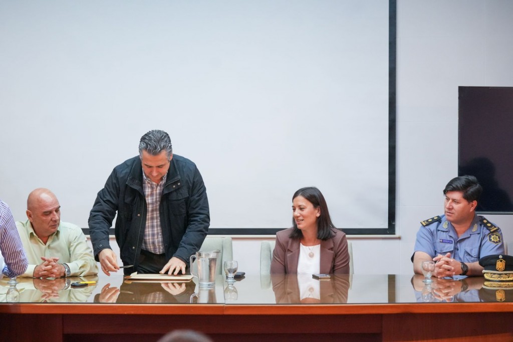 Seguridad: siete empresas ofertaron para dotar de indumentaria deportiva a los cadetes del Isep